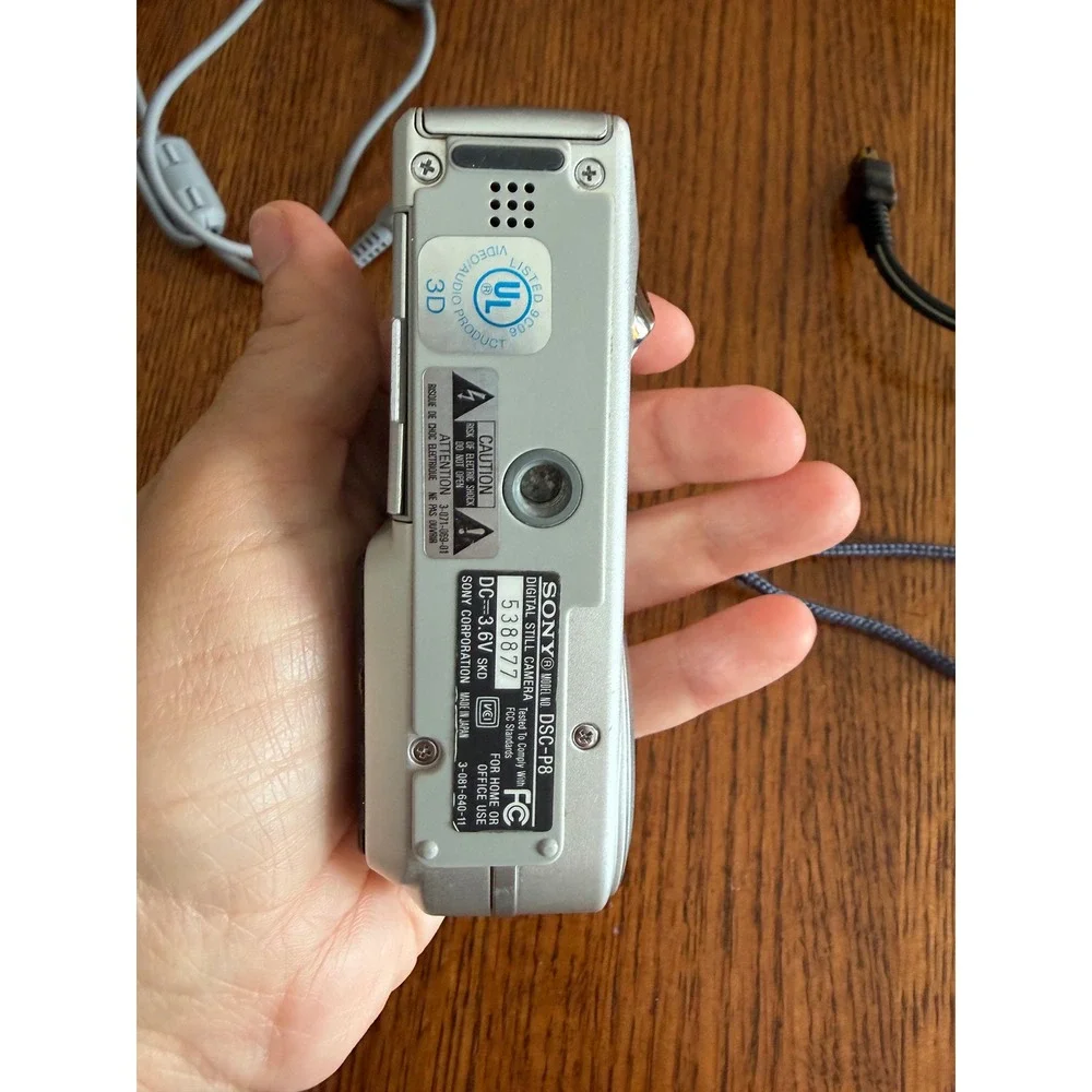 Sony Cyber-shot DSC-P8 3.2MP Digital Camera with Battery And Memory Card Read